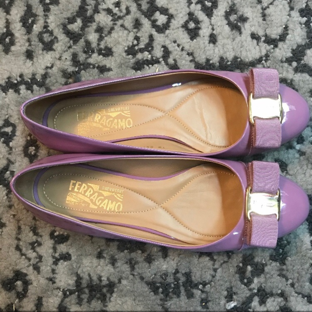 Salvatore Ferragamo Varina Patent Bow Flats - Picture 4 of 7